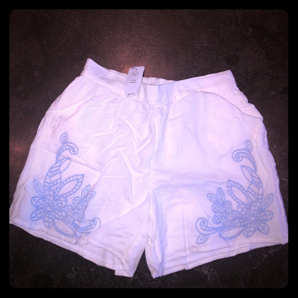 NWT Gap white shorts with blue floral design - 10